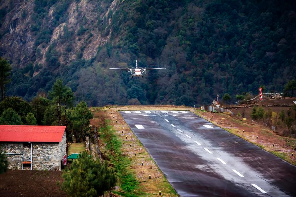 नेपाल के 6 सबसे खतरनाक एयरपोर्ट्स, जहाँ लैंडिंग के वक्त थम जाती हैं सांसें, सोचने से ही आ जाता है खौफ