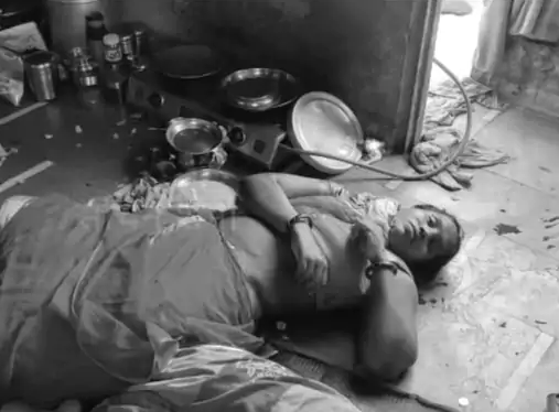 इंदौर में फल व्यापारी ने की पत्नी की बेहरहमी से हत्या, अस्त-व्यस्त किचन में मिली खुनी से सनी लाश, आरोपी फरार