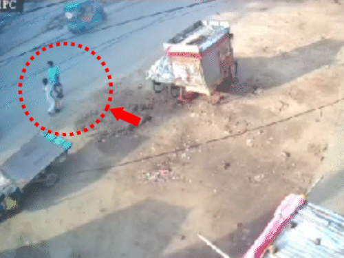 मुजफ्फरपुर में जुगाड़ गाड़ी ने महिला को रौंदा, 2 सेकेंड में देखे मौत का लाइव VIDEO, गाड़ी का स्टीयरिंग फेल होने से हुआ हादसा