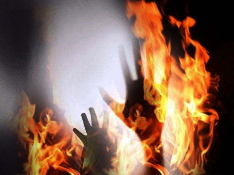 इंदौर में युवक ने किया आत्मदाह, ससुराल के बाहर पेट्रोल डालकर लगाई आग, इलाज के दौरान नौ दिन बाद मौत