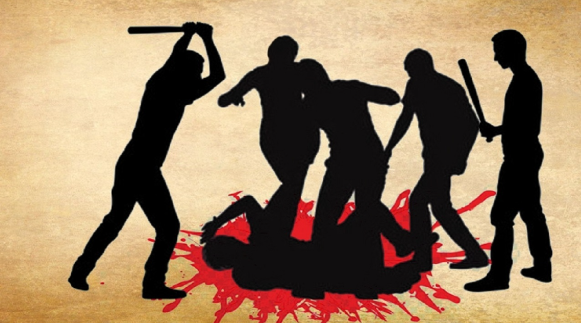 इंदौर में ऑटो ड्रायवर की बेरहमी से हत्या, दुकान में बुलाकर सिर पर मारी लोहे की रॉड, हत्या का लाइव VIDEO वायरल