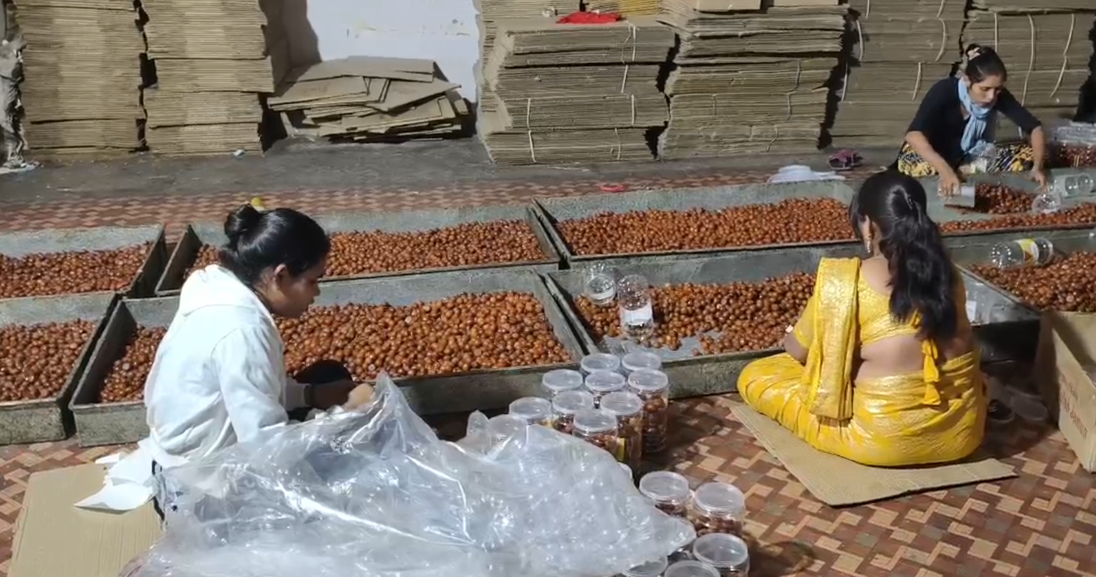 शुद्ध होली अभियान के तहत इंदौर में गुलाब जामुन जब्त