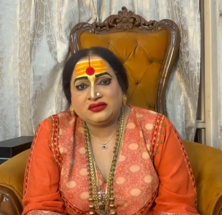 लक्ष्मी नारायण त्रिपाठी पलटवार के बाद सार्वजनिक कार्यक्रम का दृश्य