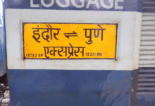 होली स्पेशल ट्रेन के दौरान रेलवे स्टेशन पर भीड़