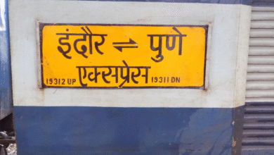 होली स्पेशल ट्रेन के दौरान रेलवे स्टेशन पर भीड़