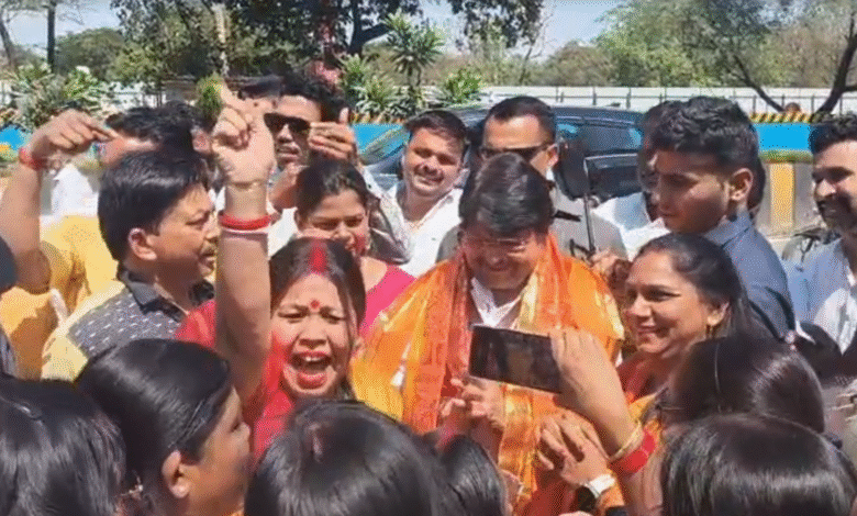 शतक फिल्म प्रदर्शन