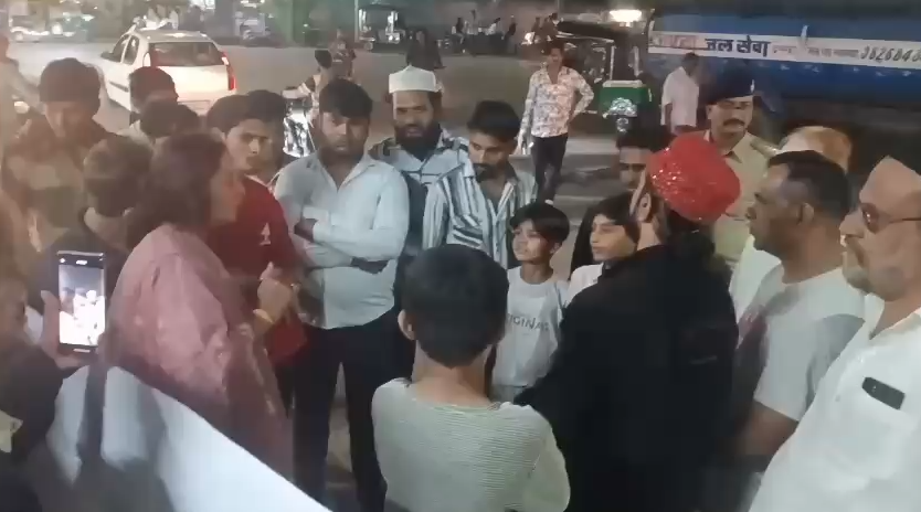 Indore Child Marriage | Haldi Ceremony Ke Beech Team Ne Rukwayi Shaadi