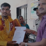 शादी से पहले दूल्हा पहुंचा कलेक्टर ऑफिस