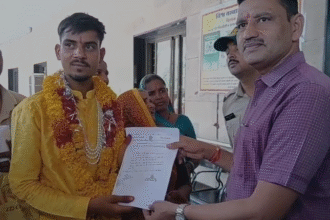 शादी से पहले दूल्हा पहुंचा कलेक्टर ऑफिस