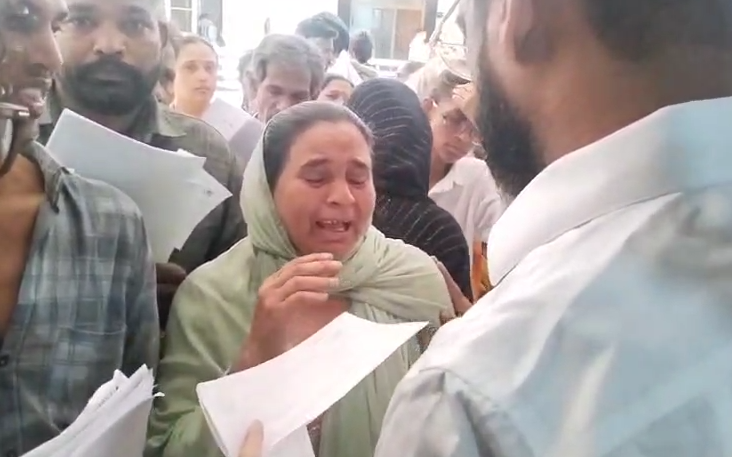 Indore Jansunwai 2026 elderly complaints public hearing collector Shivam Verma