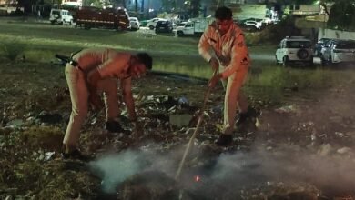 Indore Fire News: Robot Chauraha Ke Paas Khule Maidan Mein Lagi Aag Par Kabu