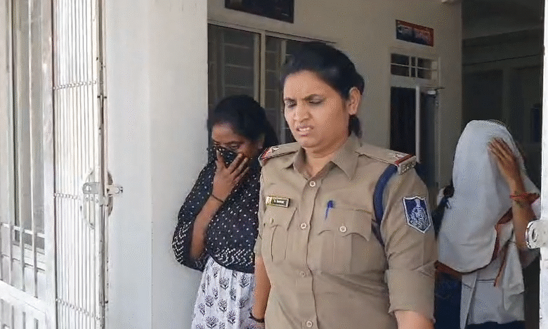 Indore Honey Trap Case: Retired FaujI Ko Blackmail Karne Wala Gang Pakda Gaya