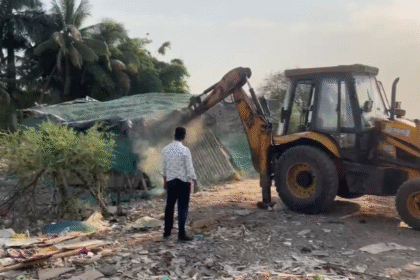 Anti encroachment action during Indore TPS-4 road development project