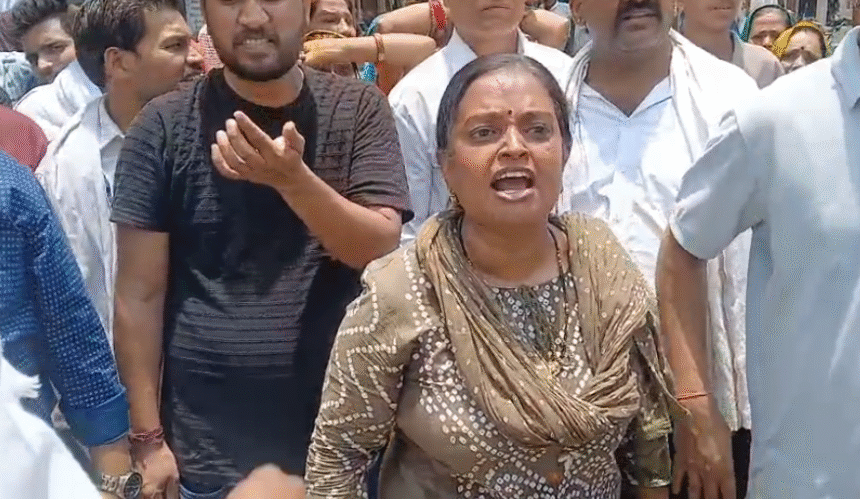 Vikas Nagar में BJP और Congress पार्षद आमने-सामने