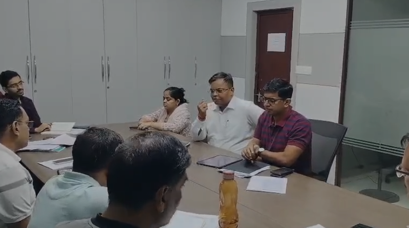 Indore Water Crisis Update: Collector Shivam Verma ने MR-9 Water Tank का किया निरीक्षण