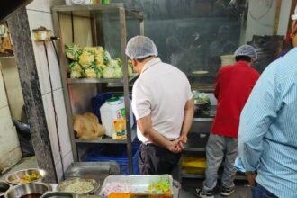 Indore Food Safety Action: Headley Pizza Restaurant में गंदगी और जले तेल पर कार्रवाई