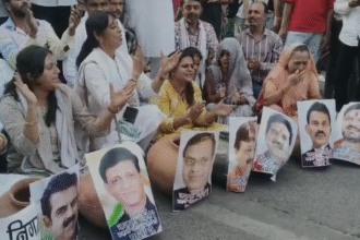 Indore Water Crisis Protest: Rajwada पर Congress का रातभर धरना, Municipal Corporation Gate पर हंगामा