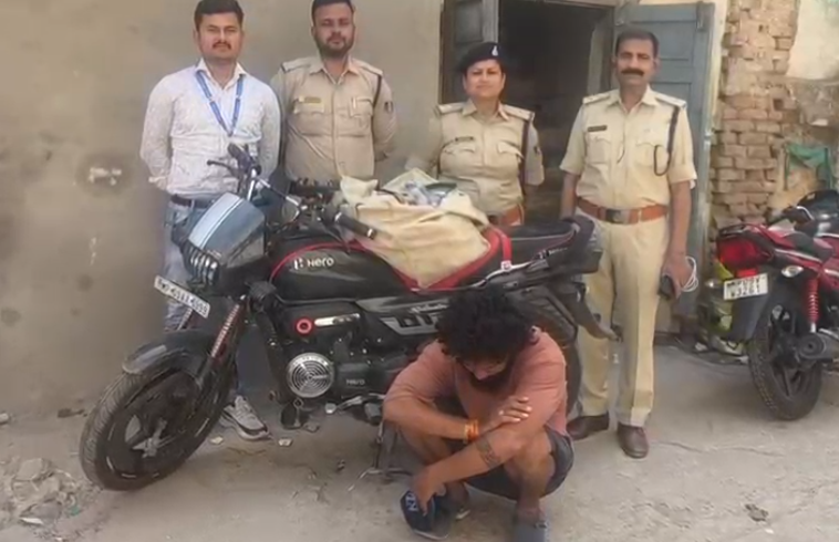 ndore Excise Action: Bombay Bazar क्षेत्र में 40.5 Bulk Liter अवैध शराब जब्त