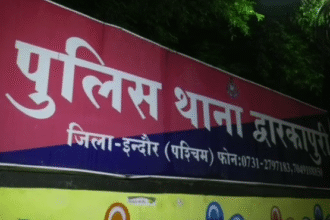 Indore Dwarakapuri Latest Update showing police investigation after a dispute between minors in Shraddha Saburi Colony area of Indore.