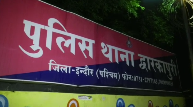 Indore Dwarakapuri Latest Update showing police investigation after a dispute between minors in Shraddha Saburi Colony area of Indore.