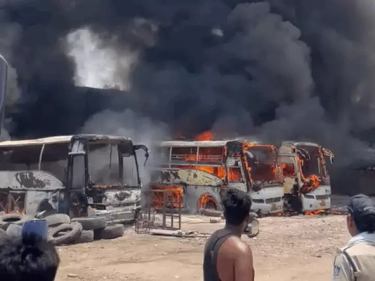 Indore Bus Fire, Indore News, Navlakha Fire, Pawanpuri Incident, Fire Brigade Indore, Bus Fire Incident, Madhya Pradesh News, Indore Accident News, Manish Sharma, Indore Local News, Bus Parking Issue