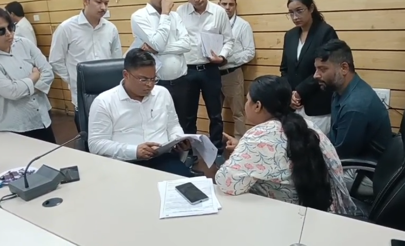 Collector Shivam Verma interacting with citizens during Jansunwai at Indore Collector Office, officials reviewing applications and public grievance redressal process in progress