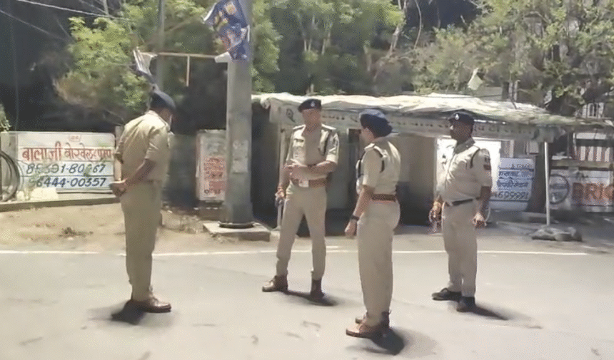 Bhagirathpura Indore Murder Case में 26 वर्षीय विशाल वर्मा की उपचार के दौरान मौत हो गई। पुलिस ने मामला दर्ज कर आरोपियों की तलाश शुरू कर दी है।