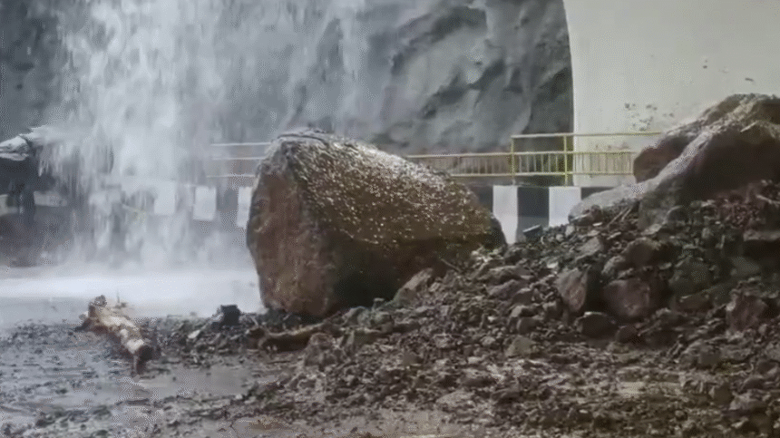 mumbai-pune expressway, mumbai-pune expressway landslide, maharashtra rain, khandala landslide, pune landslide, missing link project, heavy rain india, varandha ghat, bhor mahad road, expressway update, traffic update, maharashtra weather, india weather, landslide news, infrastructure news, tunnel project, rain alert, mumbai news, pune news, india latest news