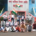 Indore Congress Protest के दौरान नगर निगम कार्यालय में दंडवत प्रदर्शन