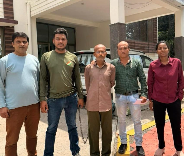 State Cyber Cell Indore द्वारा आरोपी की गिरफ्तारी की आधिकारिक तस्वीर।