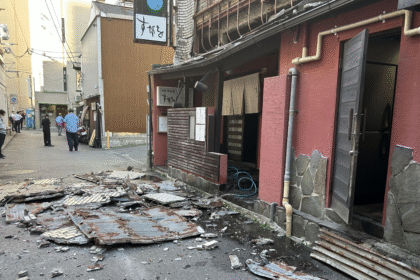 Japan Kumamoto Earthquake के बाद क्षतिग्रस्त सड़क और राहत कार्य
