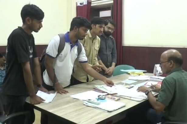 Indore DAVV Jansunwai