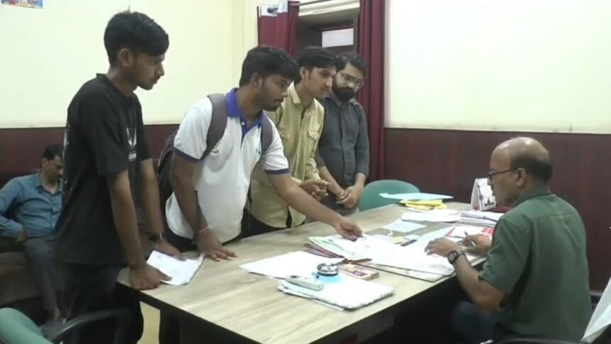 Indore DAVV Jansunwai